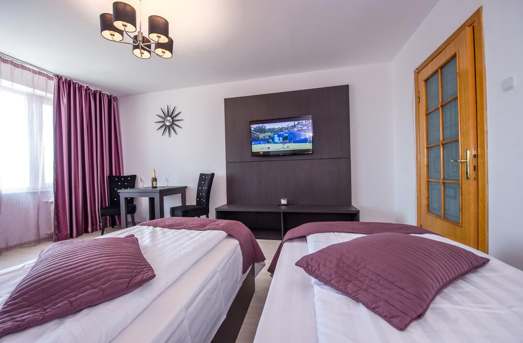 Tower By Grand Accommodation Bukares Bagian luar foto